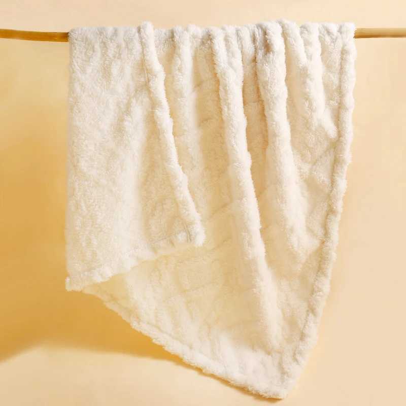 Baby blanket packaging white plush soft and comfortable blanket perfect for nap time a great gift for newbornsW240810
