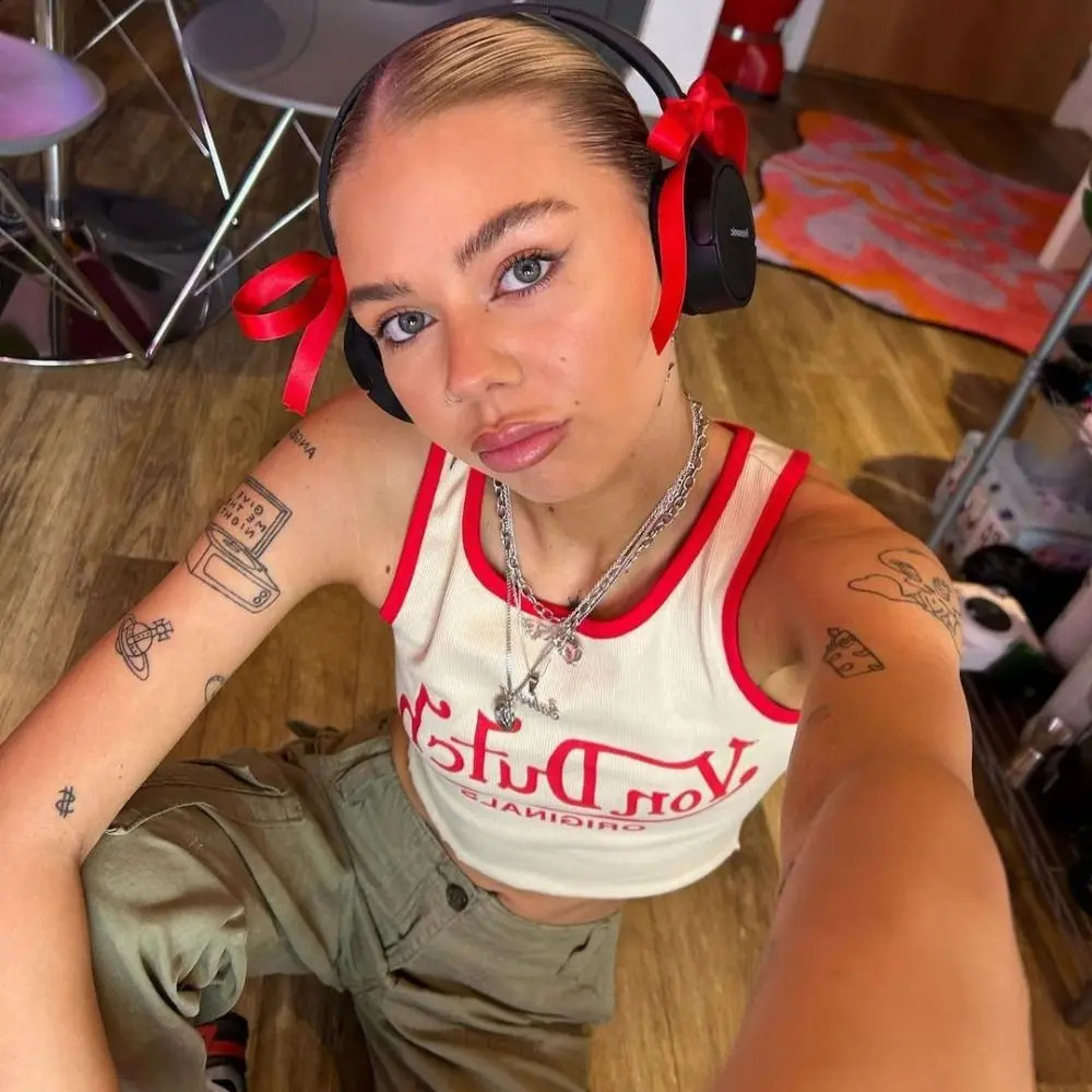 Y2K Europe and Americas Top Womens Summer Vest Letter Beige Print Spice Retro Short Slim Navel Top Street Goth Camisole 240812
