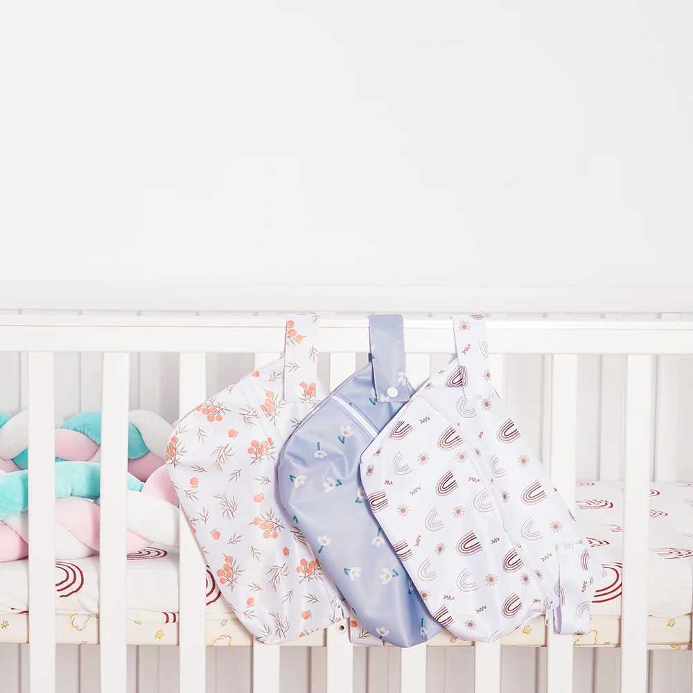 HappyFluent new 20 * 30CM zippered mini pocket diaper wet bag with 2 handles reusable cute pattern baby crib and handcart bag W240812