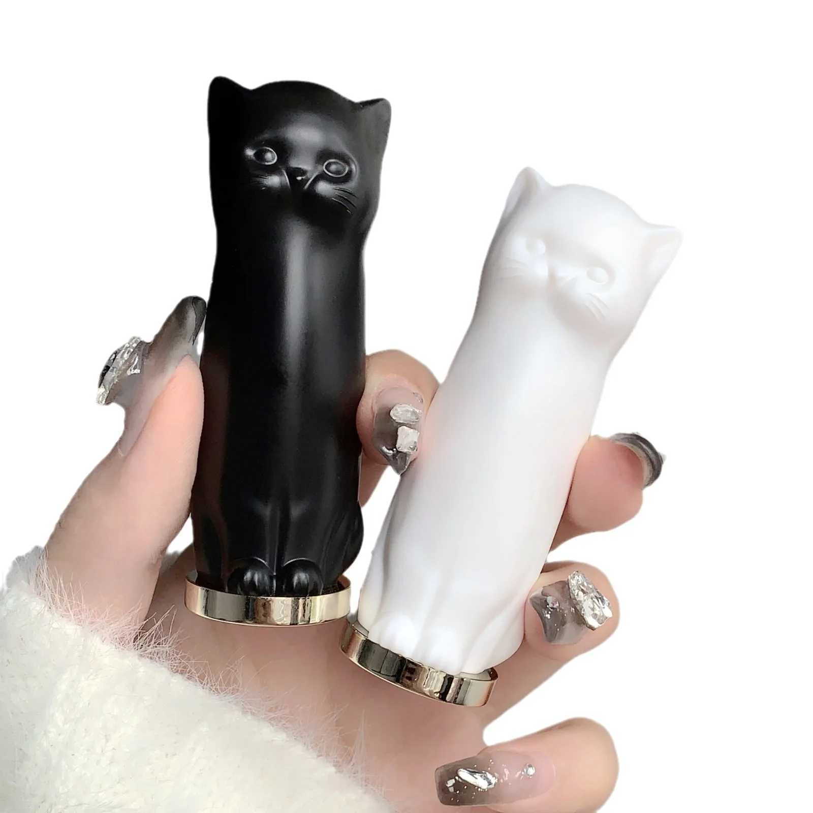 3 sets/5 sets of black and white cat lipstick to prevent dryness remove fading of dry skin moisturize lip lines and take care of student skin W240810