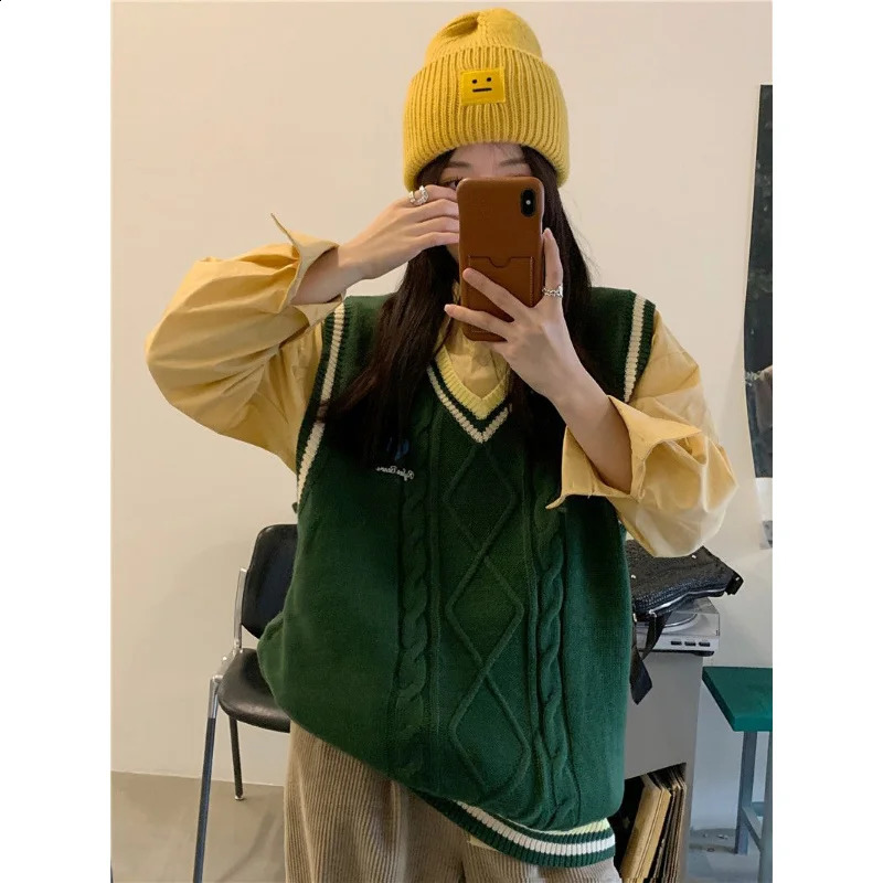 Korean Fashion Striped Sweater Vest Women Preppy Style Love Heart Black Jumper Harajuku Casual Kpop Knitted Top Female 240812