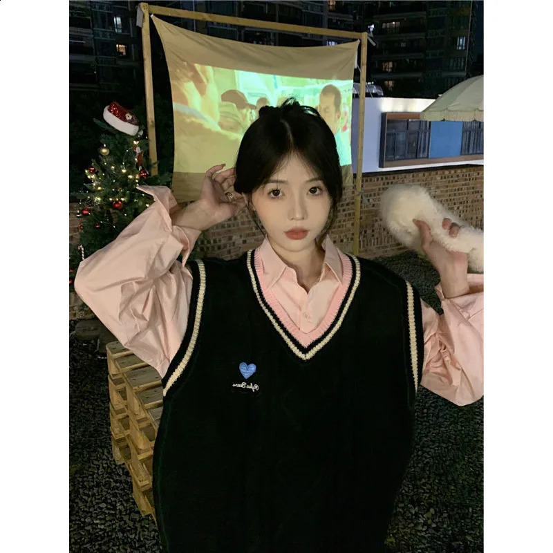 Korean Fashion Striped Sweater Vest Women Preppy Style Love Heart Black Jumper Harajuku Casual Kpop Knitted Top Female 240812