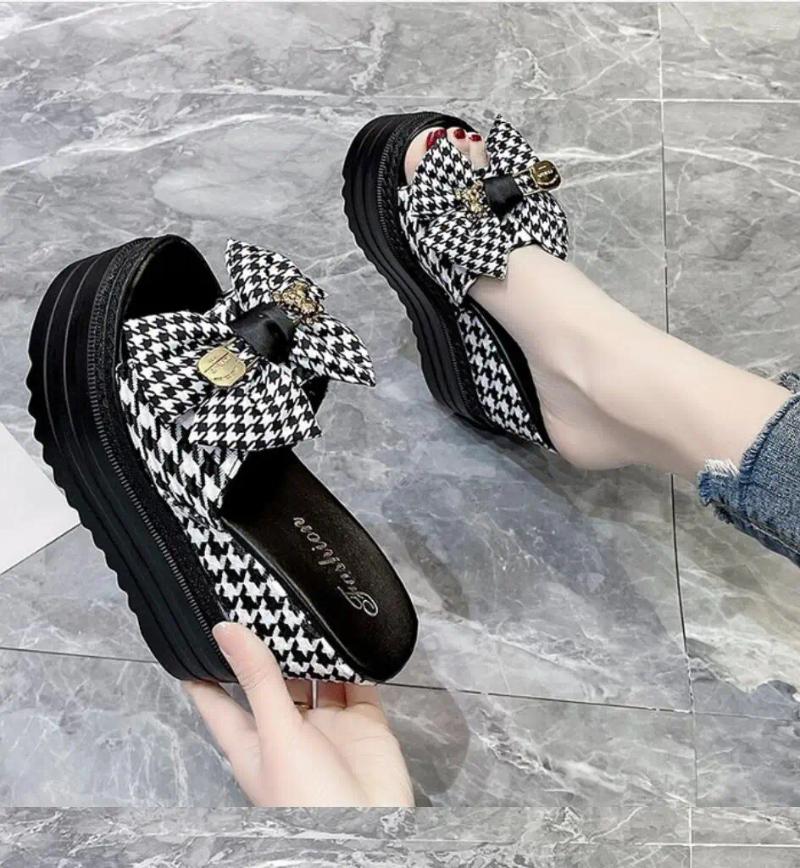 Sandals 2024 Women's High Heel Slippers Luxury Platform 11CM Sandal Summer Designer Fashion Bow Women Wedge Beach Shoes Lides