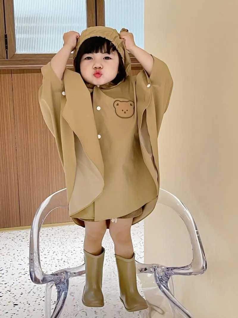 Cartoon teddy bear raincoat kindergarten boys and girls cape raincoat little rabbit waterproof rain gear childrens clothing Y240810