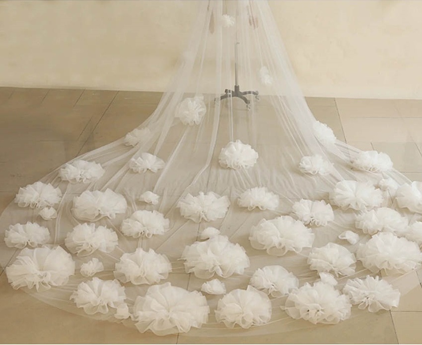 Modern Wedding Veil Two Layer Long Blusher Cathedral Veils Appliques Edge Handmade Flowers Tulle Custom Made Bridal Accessories
