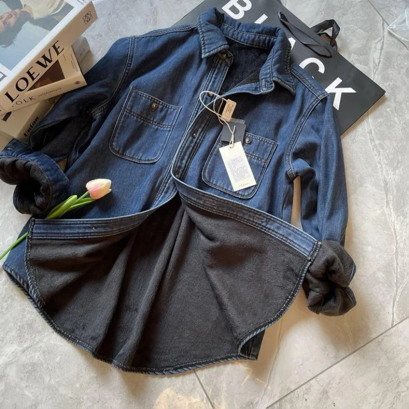 Womens Autumn and Winter Lapel Denim Shirt Fashion Comfortable Button Pocket Splicing Fleece Warm Long Sleeved Leisure Coat 240805