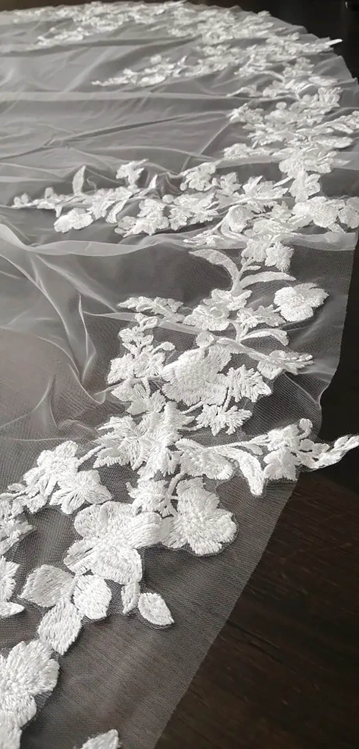 Simple Wedding Veil One Layer Long Flowers Cathedral Length Veils Appliques Edge Velo De Cabeza With Comb Custom Made Bridal Accessories