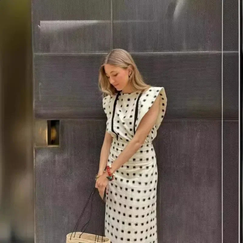 European and American Womens Fashion Dot Print Flying Sleeve Round Neck High Waist Skiing Set 240809