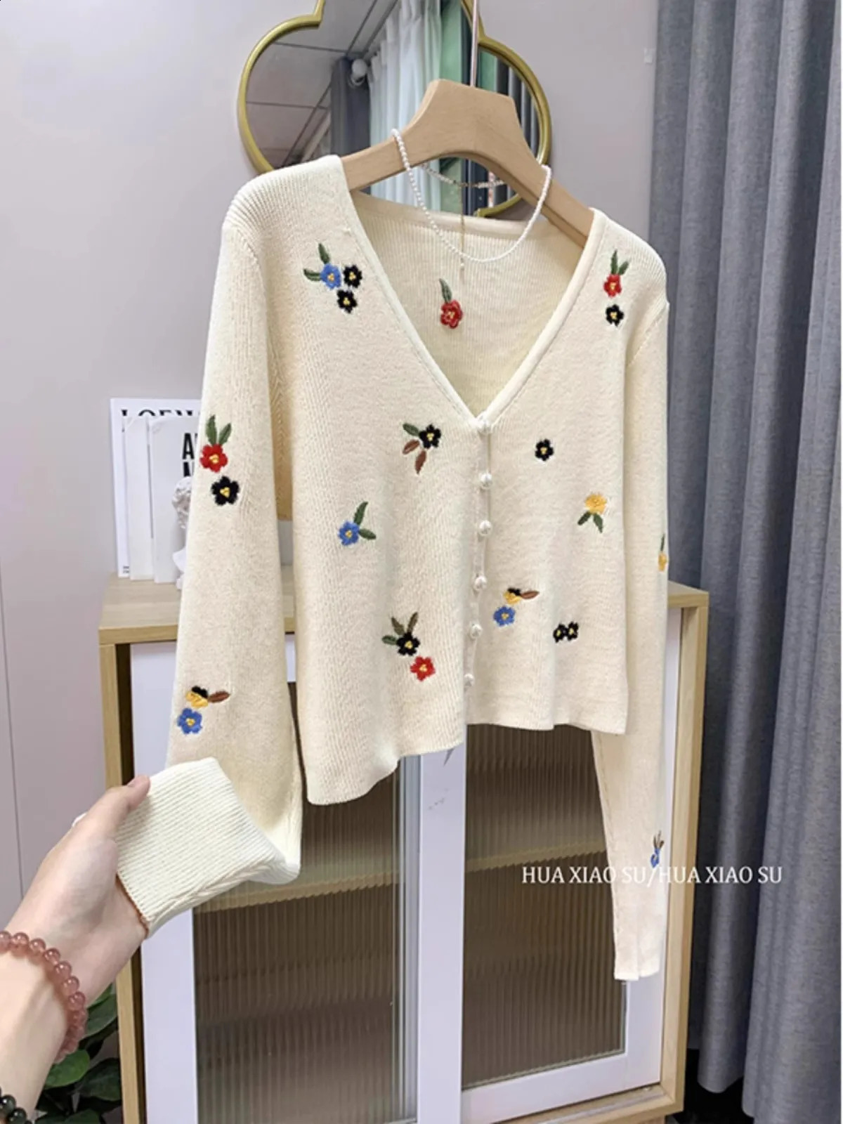 Cute Fashion Loose Cardigan Korean-style Sexy Long Sleeved V-neck Jacket Autumn And Winter Warm Sweater 240812