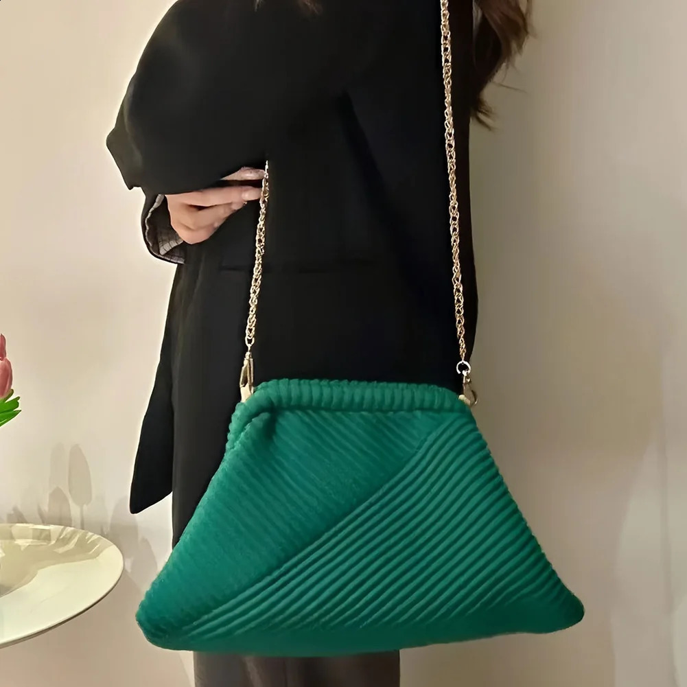Women Evening Clutch Bag Corduroy Evening Purse Large Capacity Stylish Crossbody Bag Chain Strap Chic Hobo Bag Trendy Sling Bag 240812