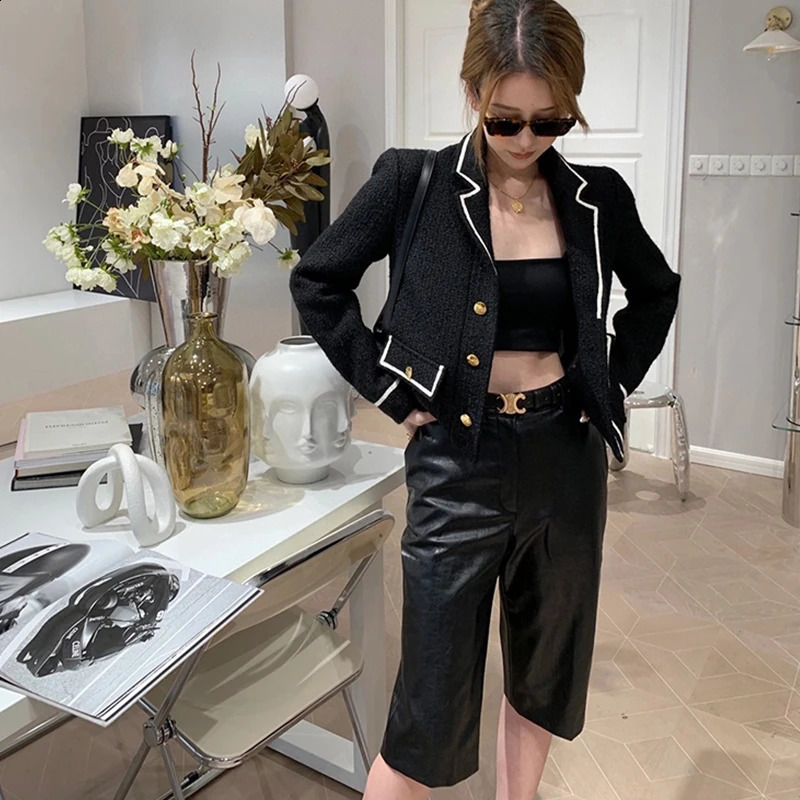 High-grade Elegant Womens Suit Coat Autumn and Winter French Style Jacket Wool Tweed Gold Button Short Slim-fit Coat Top 240812