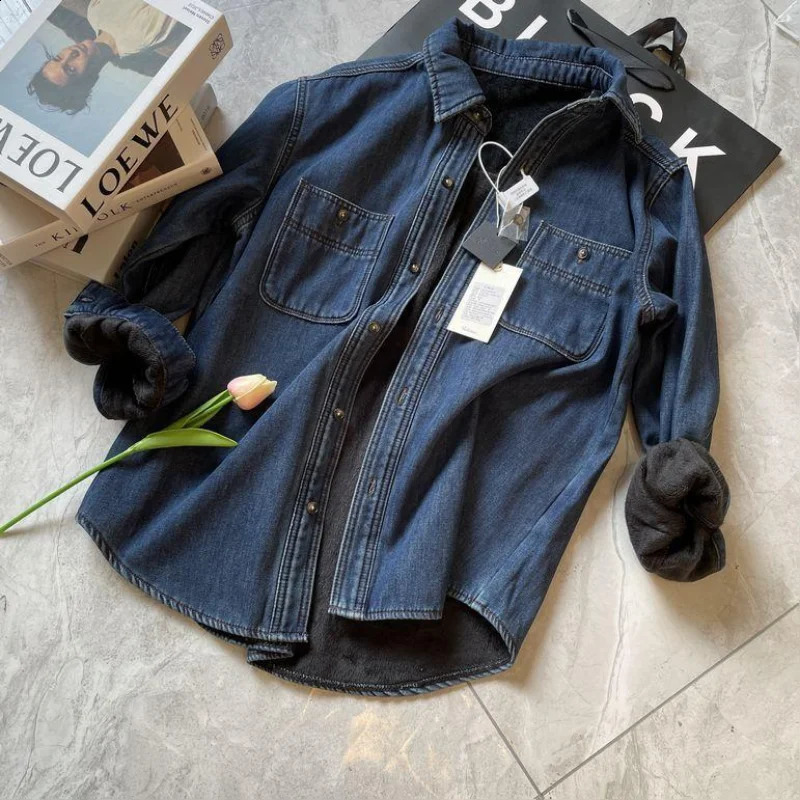 Womens Autumn and Winter Lapel Denim Shirt Fashion Comfortable Button Pocket Splicing Fleece Warm Long Sleeved Leisure Coat 240805