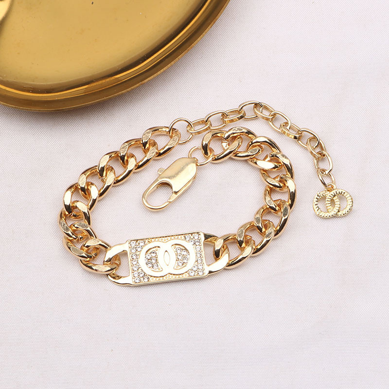 Designer Bracelet Bangle Crystal Pearl Metal Bracelet Women Romantic Fashion Accessories Wedding Party Luxury Jewelry Geometry Round Letter Chain Bracelet Gifts