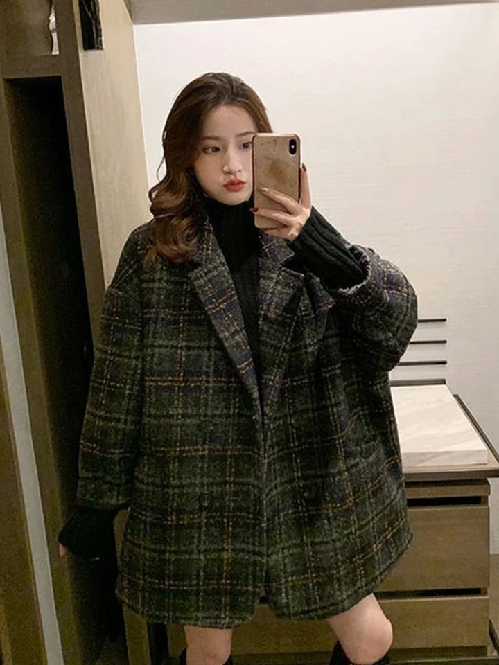 Zoki Korean Plaid Tweed Jacket Women Vintage Loose Casual Long Sleeve Suit Coat Elegant Retro Pockets Double Breasted Outwear 240812
