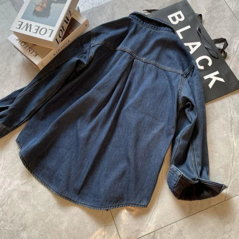 Womens Autumn and Winter Lapel Denim Shirt Fashion Comfortable Button Pocket Splicing Fleece Warm Long Sleeved Leisure Coat 240805