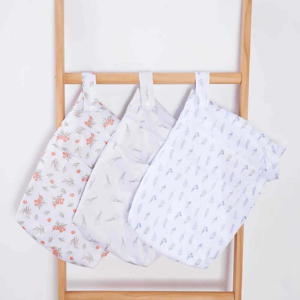 HappyFluent 30 * 40cm 2 Zipper Pocket Wet/Dry Urine Bag Handcart and Baby Bed Hangable Waterproof Reusable Mummy Travel Bag W240812