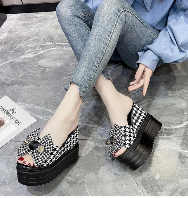 Sandals 2024 Women's High Heel Slippers Luxury Platform 11CM Sandal Summer Designer Fashion Bow Women Wedge Beach Shoes Lides