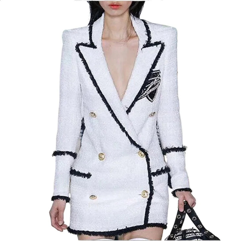 Autumn Classic Sequinned Tweed Blazers Women Rhinestone Badge in Jackets Female Metal Lions Head Buckle Slim Fit Suit 240812