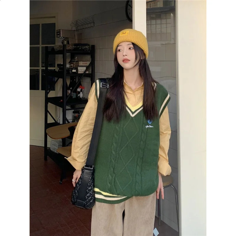 Korean Fashion Striped Sweater Vest Women Preppy Style Love Heart Black Jumper Harajuku Casual Kpop Knitted Top Female 240812