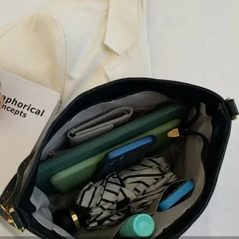 Vintage Solid Color PU Leather Women Fashion Shoulder Sling Bag HighCapacity Simple Wide Strap Bucket Crossbody Commuting y240823