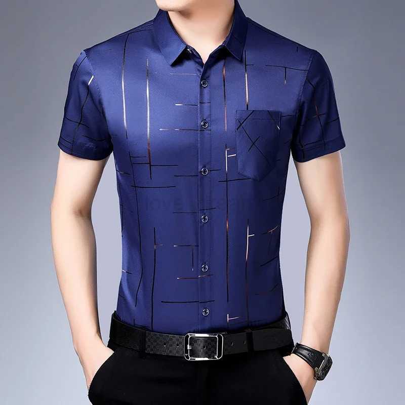 New Mens Business Casual Short Sleeved Shirt No Iron and Wrinkle Resistant TopXJ240812