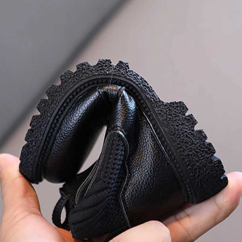 2024 New Ant/Winter Boys and Girls Boots Childrens Warm Shoes Anti slip Childrens Outdoor Boots with Cashmere for Boys W240810