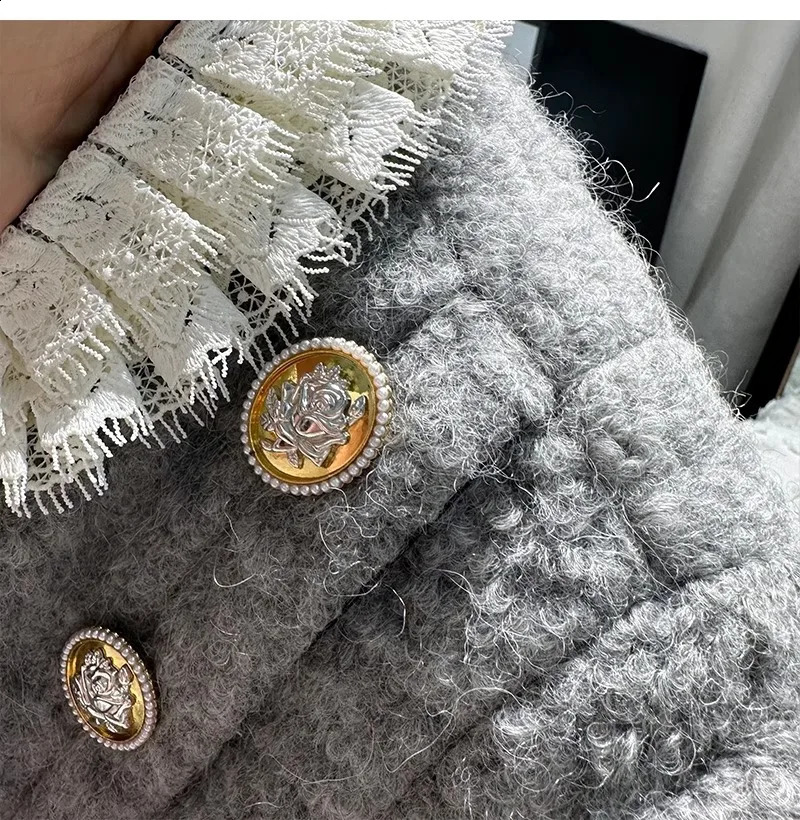 French Lace Splicing Coarse Tweed Small Fragrant Short Coat for Women Spring and Autumn Style Double breasted Grey Jackets 240812