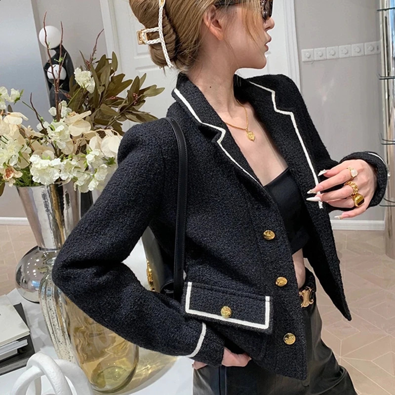 High-grade Elegant Womens Suit Coat Autumn and Winter French Style Jacket Wool Tweed Gold Button Short Slim-fit Coat Top 240812