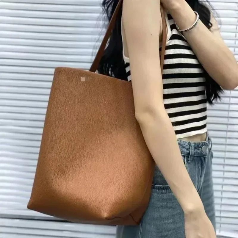 2024 Large Capacity Soft Leather Bucket Bag Genuine Litchi Pattern Tote One Shoulder for Classroom 240906Z
