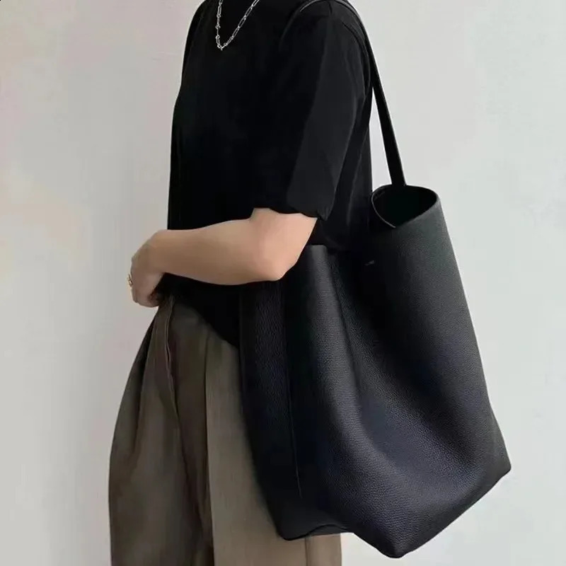 2024 Large Capacity Soft Leather Bucket Bag Genuine Litchi Pattern Tote One Shoulder for Classroom 240906Z