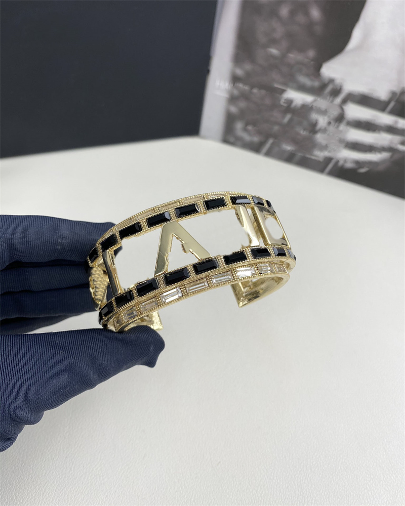 Luxury Designer Bangle Opening C Bracelets Jewelry Women Ccliens Woman 2024 Latest Charm Bracelet man Letter C Gold cuff Gift 34346
