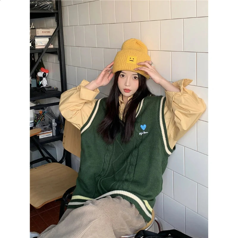 Korean Fashion Striped Sweater Vest Women Preppy Style Love Heart Black Jumper Harajuku Casual Kpop Knitted Top Female 240812
