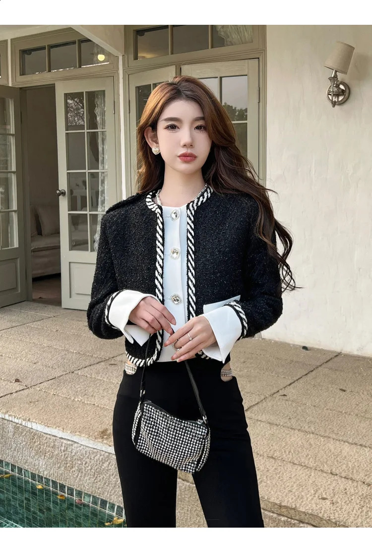 French Heavy Industry Rhinestone Single breasted Small Fragrance Coat Womens Autumn Splicing Contrast Color Thick Tweed Jacket 240812