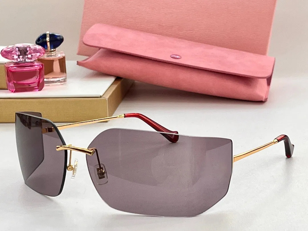 Hot top woman brand Fashion Luxury sunglasses Catwalk glasses Frameless High quality designer Retro square Female charm Travel vacation