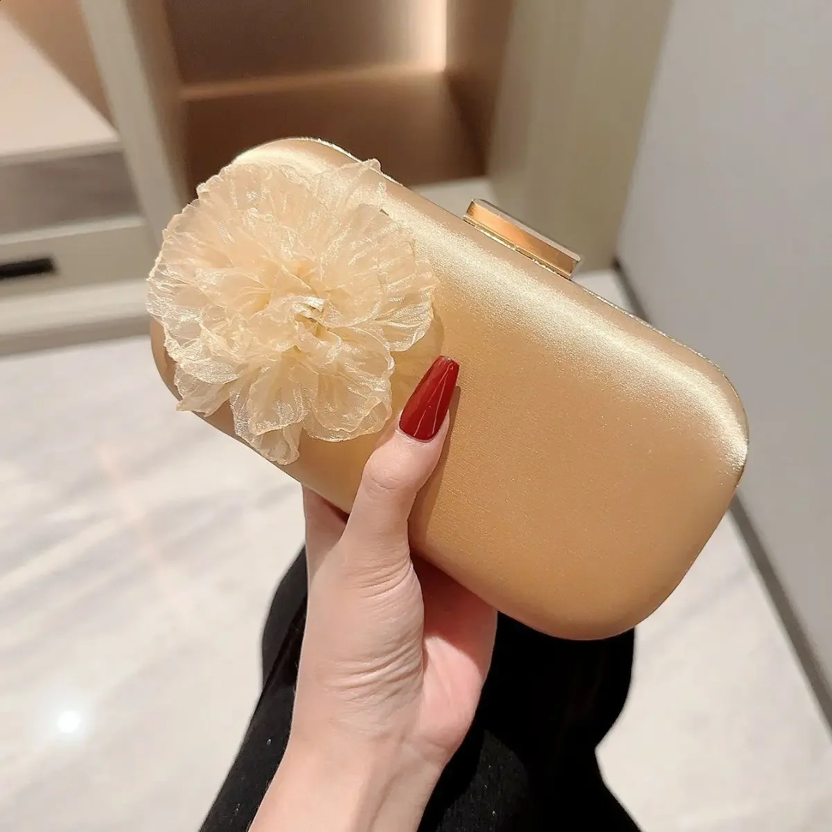 Elegant and fashionable silk decorative clutch womens evening bag white satin handbag wedding party small wallet 240810