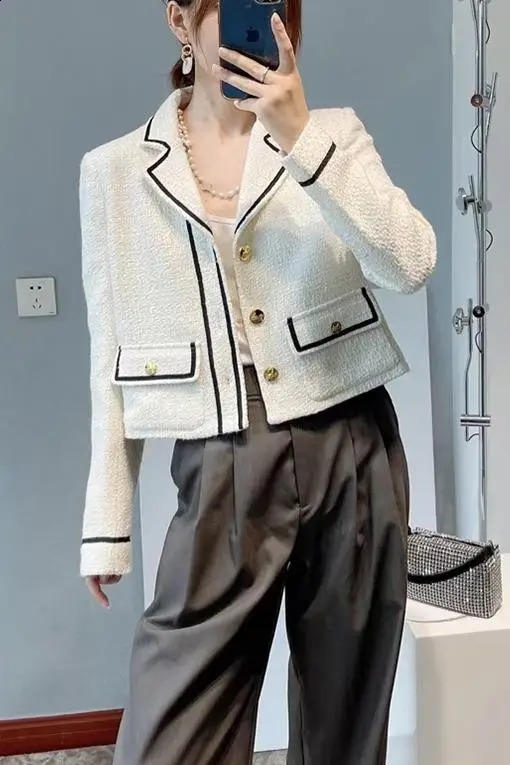 High-grade Elegant Womens Suit Coat Autumn and Winter French Style Jacket Wool Tweed Gold Button Short Slim-fit Coat Top 240812