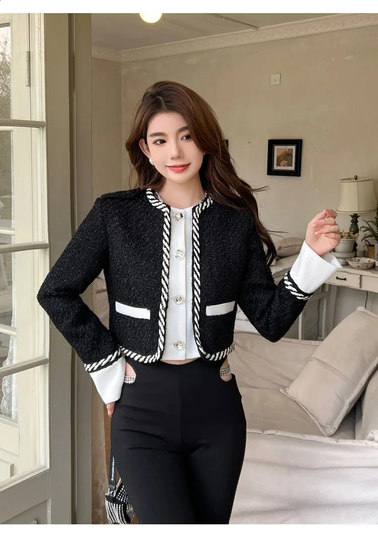 French Heavy Industry Rhinestone Single breasted Small Fragrance Coat Womens Autumn Splicing Contrast Color Thick Tweed Jacket 240812