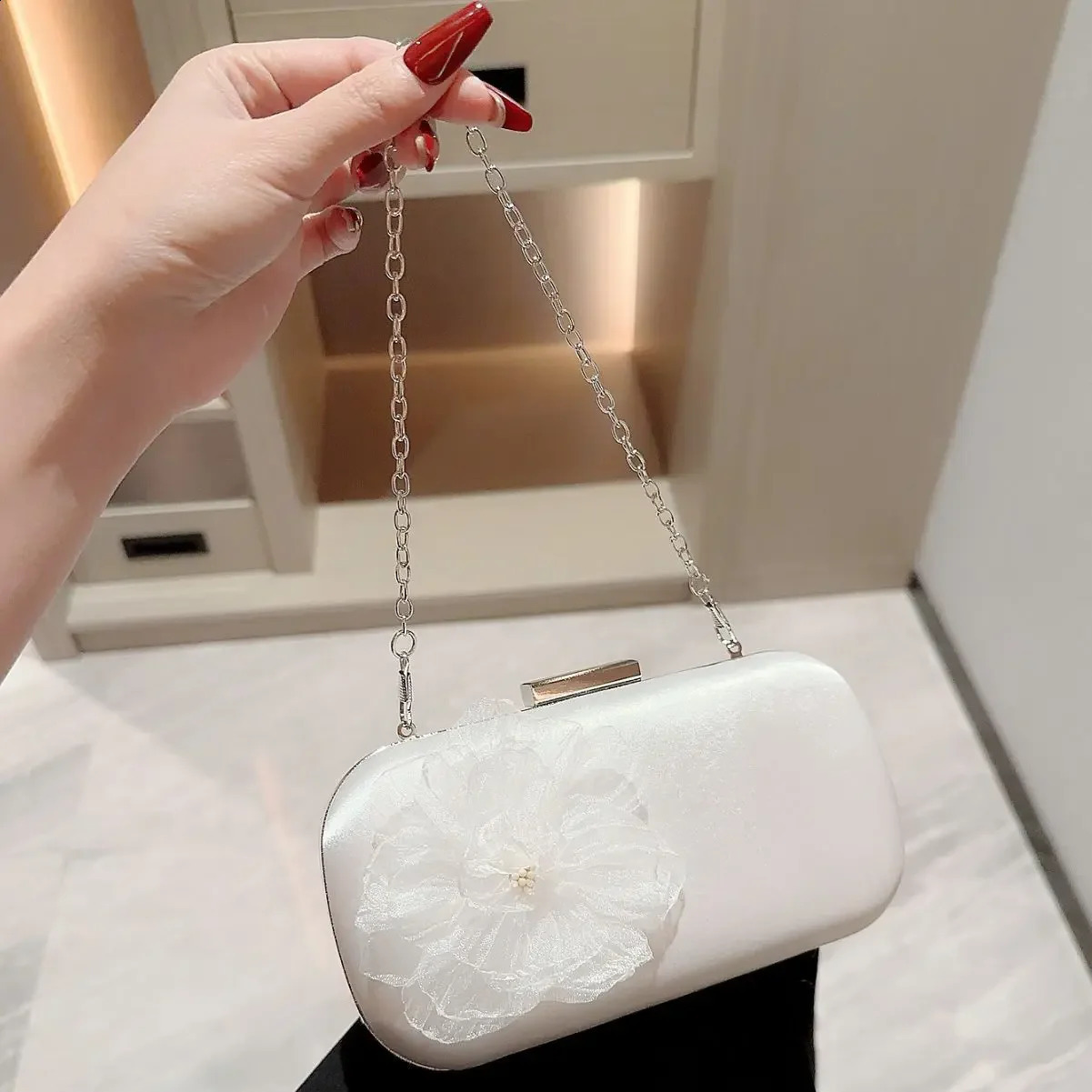 Elegant and fashionable silk decorative clutch womens evening bag white satin handbag wedding party small wallet 240810