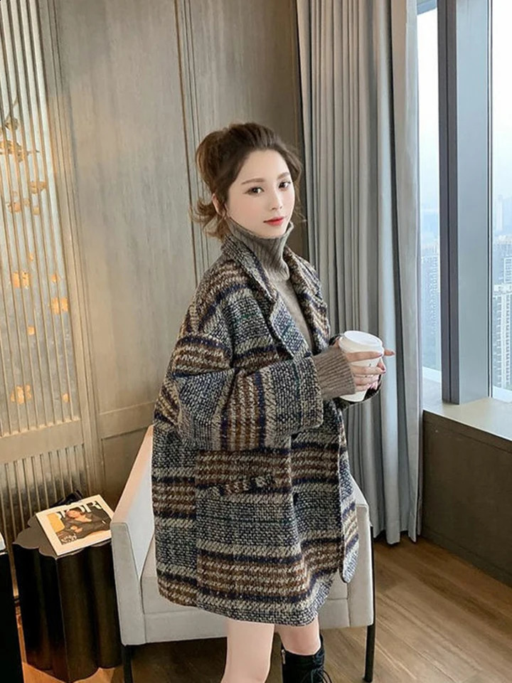 Zoki Korean Plaid Tweed Jacket Women Vintage Loose Casual Long Sleeve Suit Coat Elegant Retro Pockets Double Breasted Outwear 240812