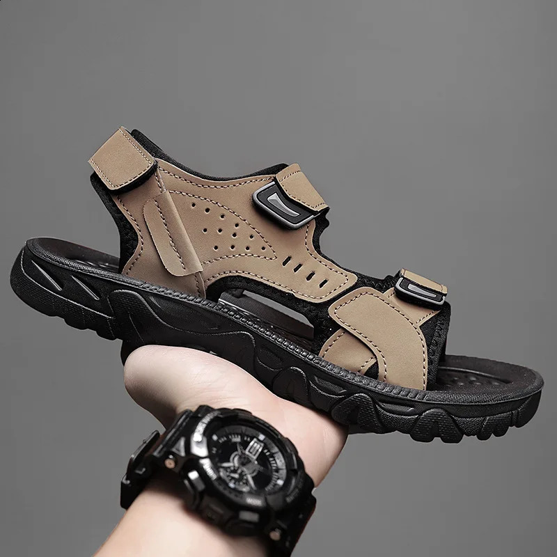 Sandals for men summer wear teenage beach sandals non-slip wear-resistant trend driving outdoor dual-use D633 240812