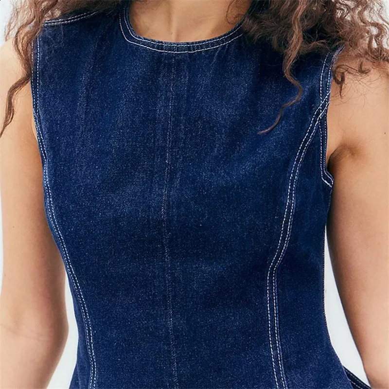 Lamuusaa Denim Tops for Women y2k Clothes Solid Color Round Neck Sleeveless Backless Jeans Vest Fashion Waistcoat Streetwear 240812