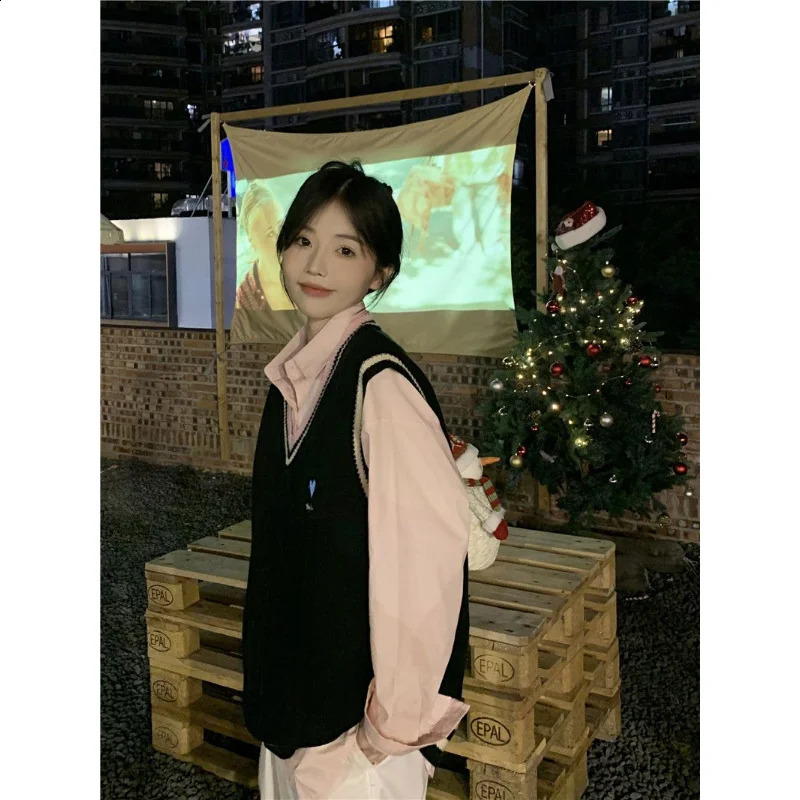 Korean Fashion Striped Sweater Vest Women Preppy Style Love Heart Black Jumper Harajuku Casual Kpop Knitted Top Female 240812