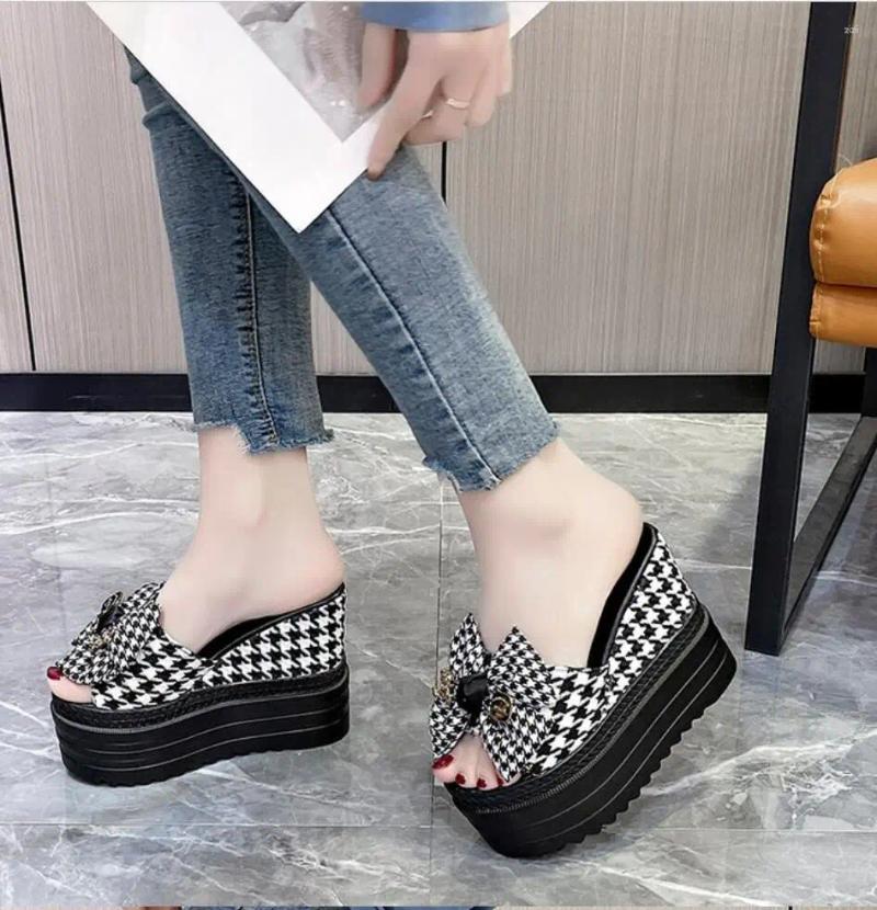 Sandals 2024 Women's High Heel Slippers Luxury Platform 11CM Sandal Summer Designer Fashion Bow Women Wedge Beach Shoes Lides