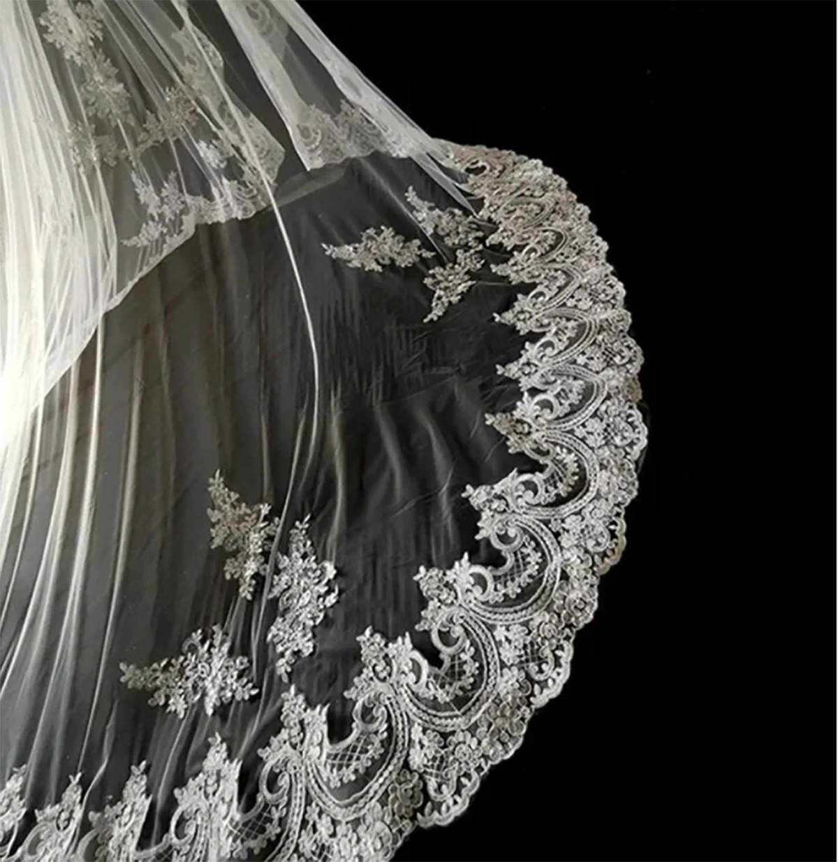 Vintage Wedding Veil One Layer Long Blusher Cathedral Veils Appliques Edge With Comb Custom Made Bridal Accessories Ceremony