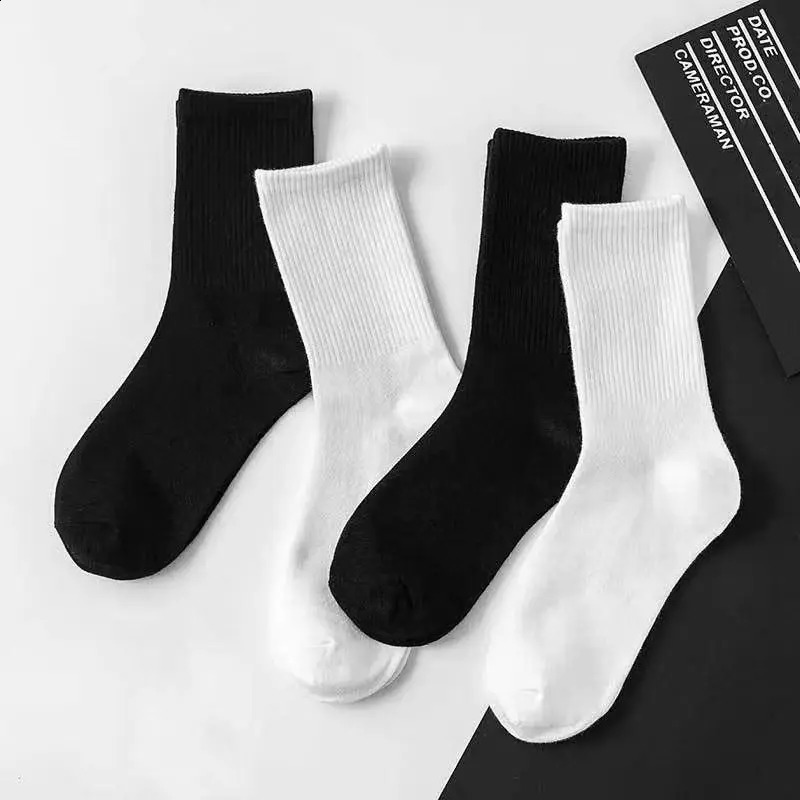 5 Pairs Men Crew Socks Black And White Middle Tube Streetwear Soft Breathable Cotton Casual 24