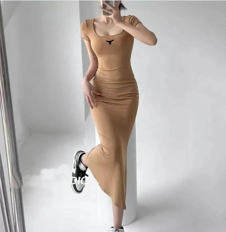 2024 New Woman Clothing Casual Dresses Short Sleeve Summer Womens Dress Camisole Skirt Outwear Slim Style With Budge Designer Lady Sexy Dresses