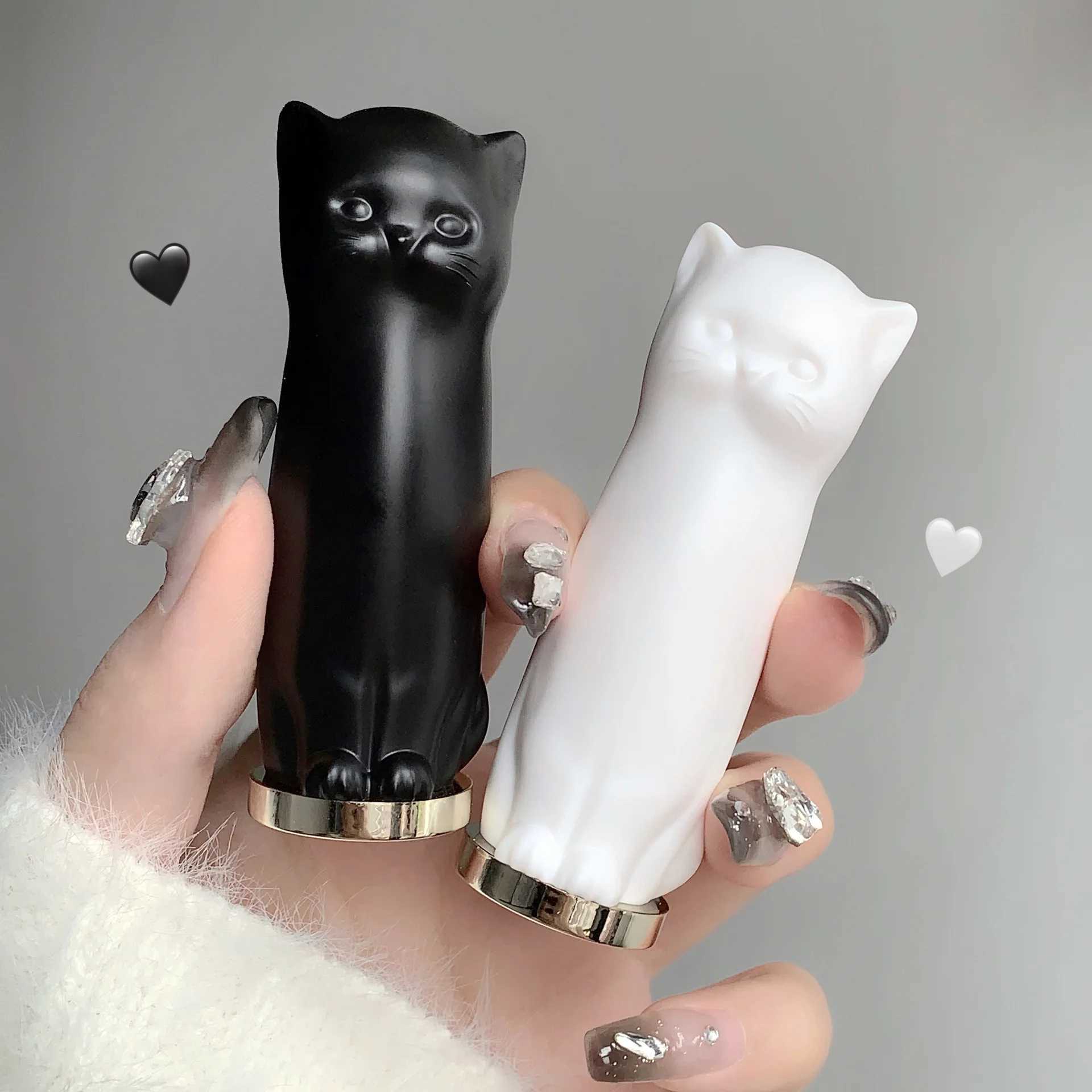 3 sets/5 sets of black and white cat lipstick to prevent dryness remove fading of dry skin moisturize lip lines and take care of student skin W240810