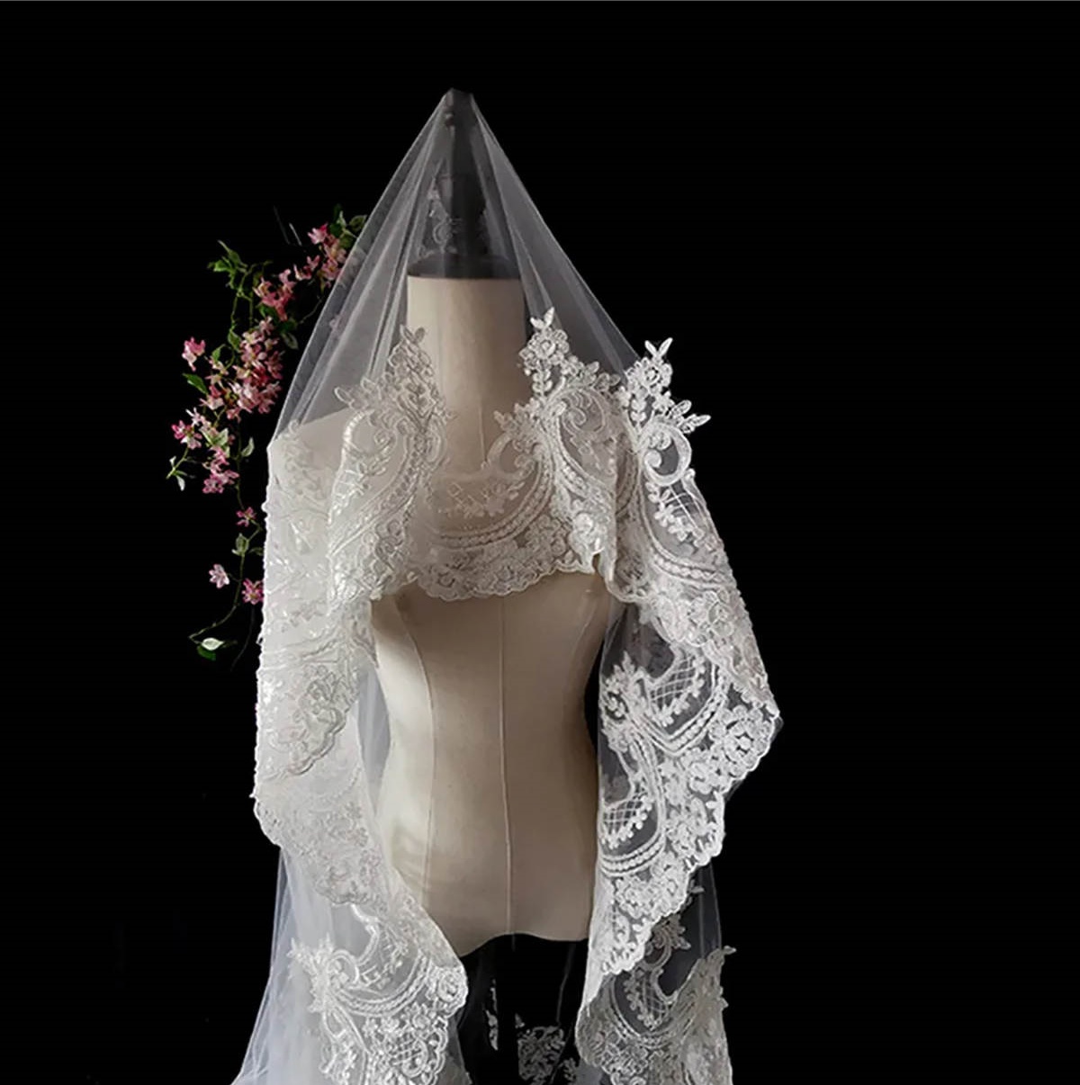 Vintage Wedding Veil One Layer Long Blusher Cathedral Veils Appliques Edge With Comb Custom Made Bridal Accessories Ceremony