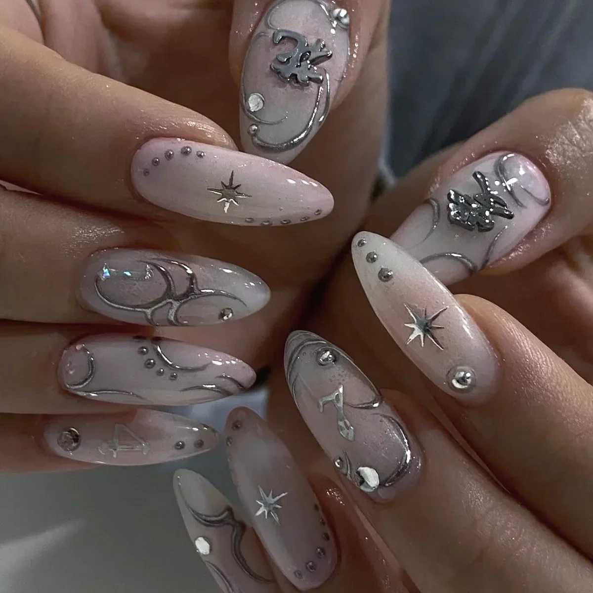 24 pieces of y2k silver cool fake nails Gothic style 3D fake nail patches for women wearable and detachable artificial nail patches W240810
