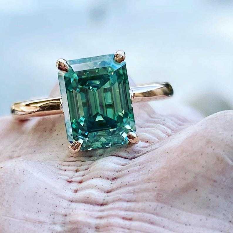 Elegant Jewelry 9*7mm 2.0ct Emerald Cut Green Moissanite Engagement Solitaire Ring